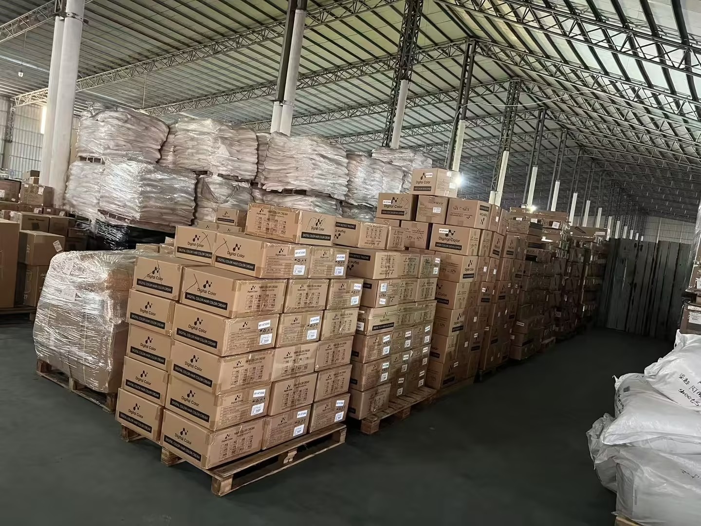 Pejabat, pengendalian kargo dan penyelarasan keluar China yang menyokong penghantaran perniagaan.